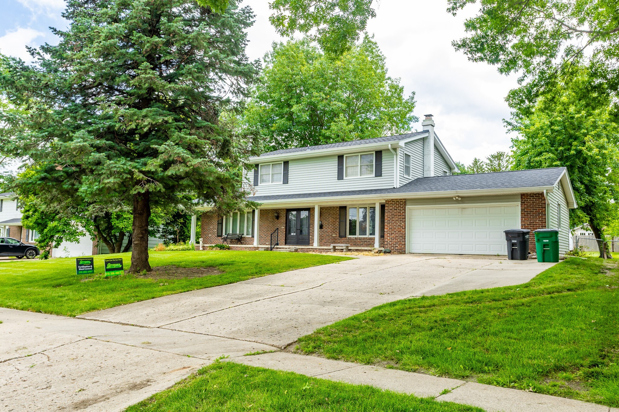 Property Photo: 2908 Woodland Avenue IA 50266