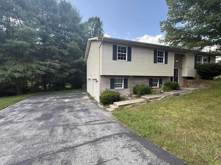 Property Photo:  210 Blossom Rdg Drive  KY 40701 