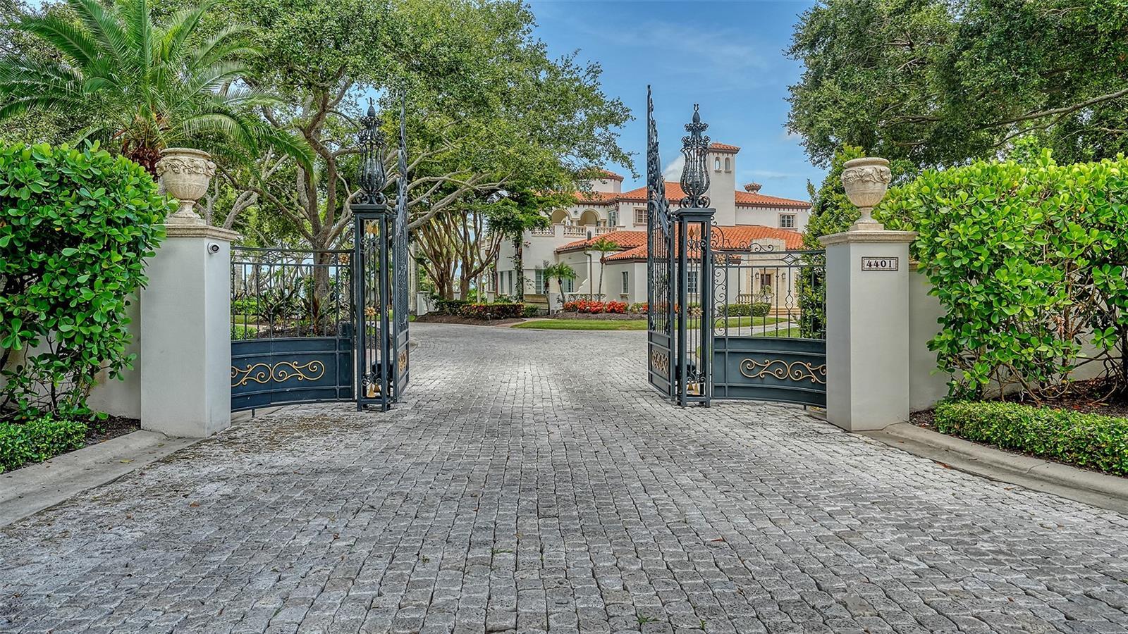 Property Photo: 4423 Bay Shore Road FL 34234