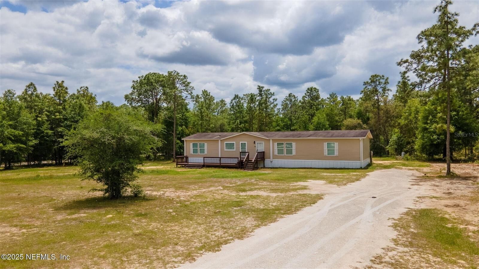 Property Photo: 105 Torres Road FL 32640