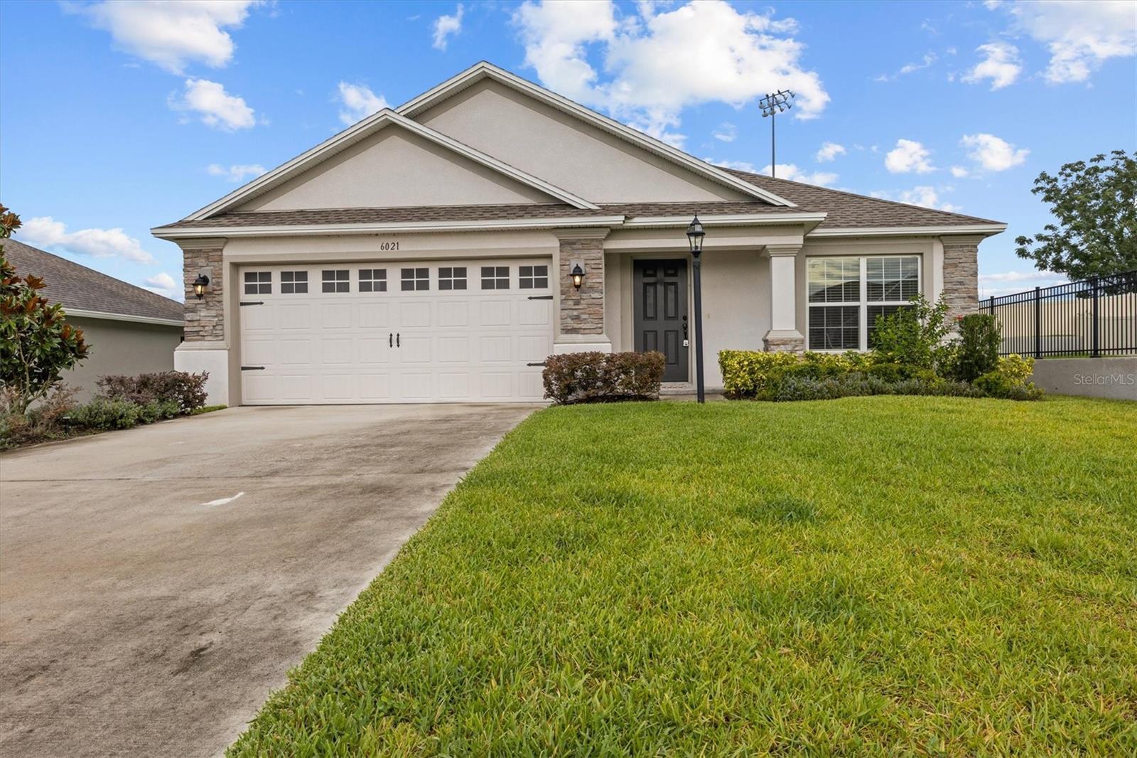 Property Photo: 6021 Eagle Pointe Drive FL 33812