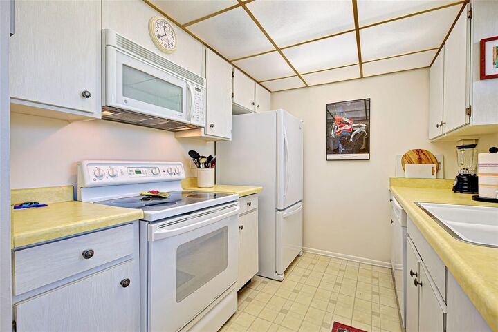 Property Photo:  244 Saint Augustine Avenue 202  FL 34285 
