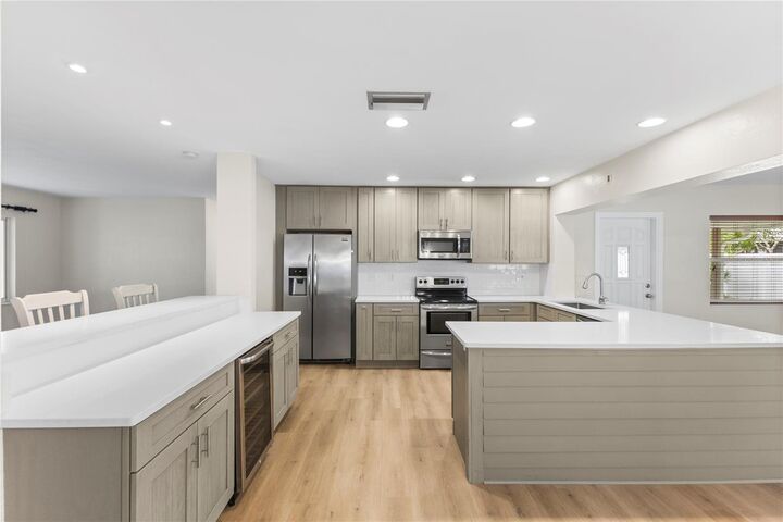 Property Photo: 4090 14th Lane NE FL 33703