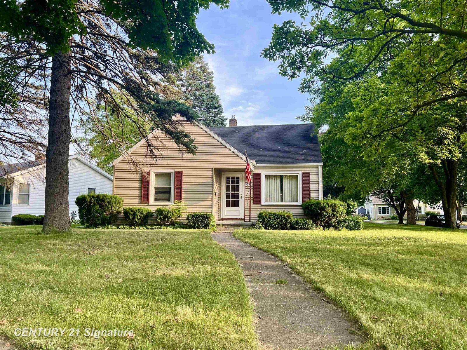 Property Photo:  1935 Kollen Street  MI 48602 
