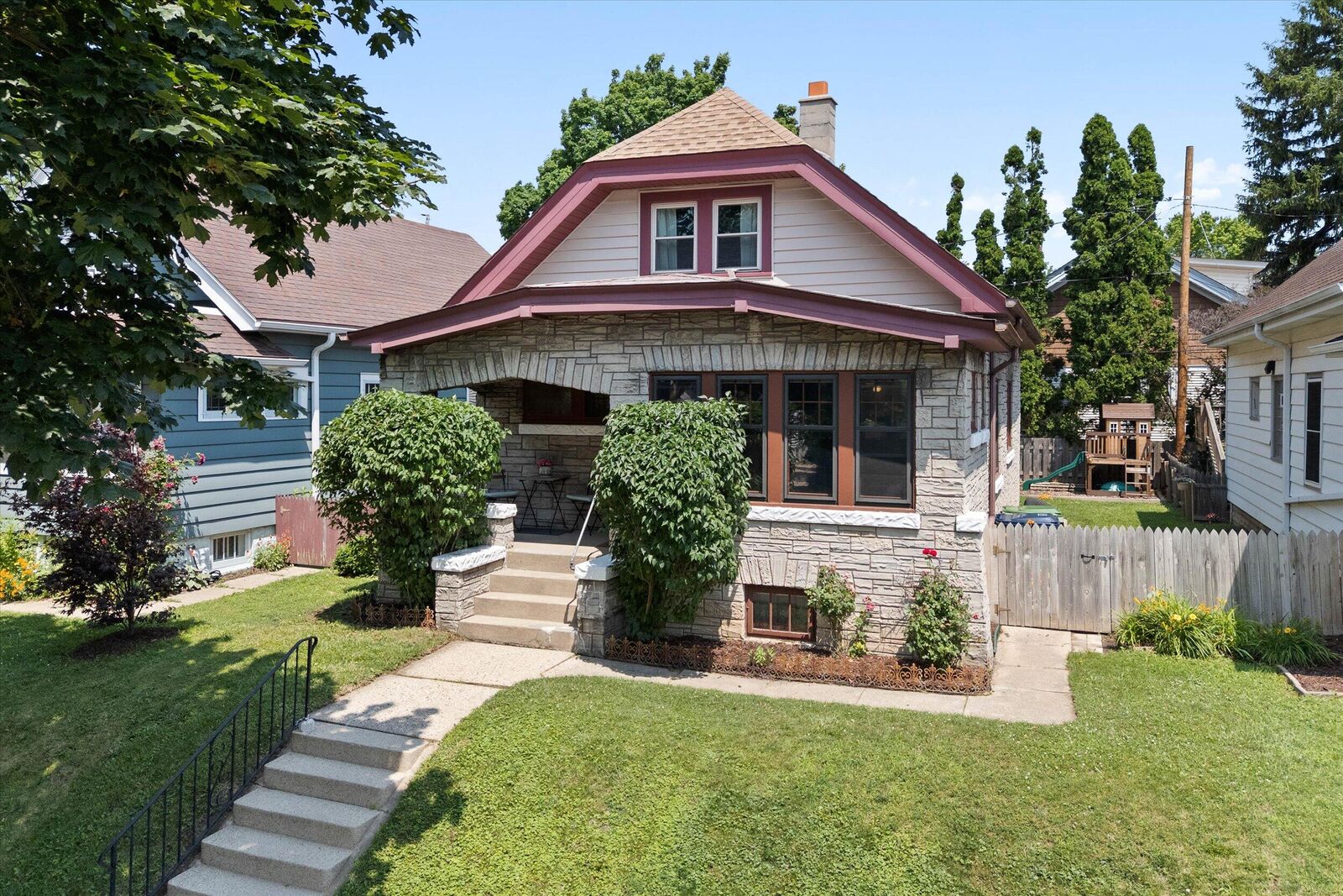 Property Photo: 830 E Conway St WI 53207
