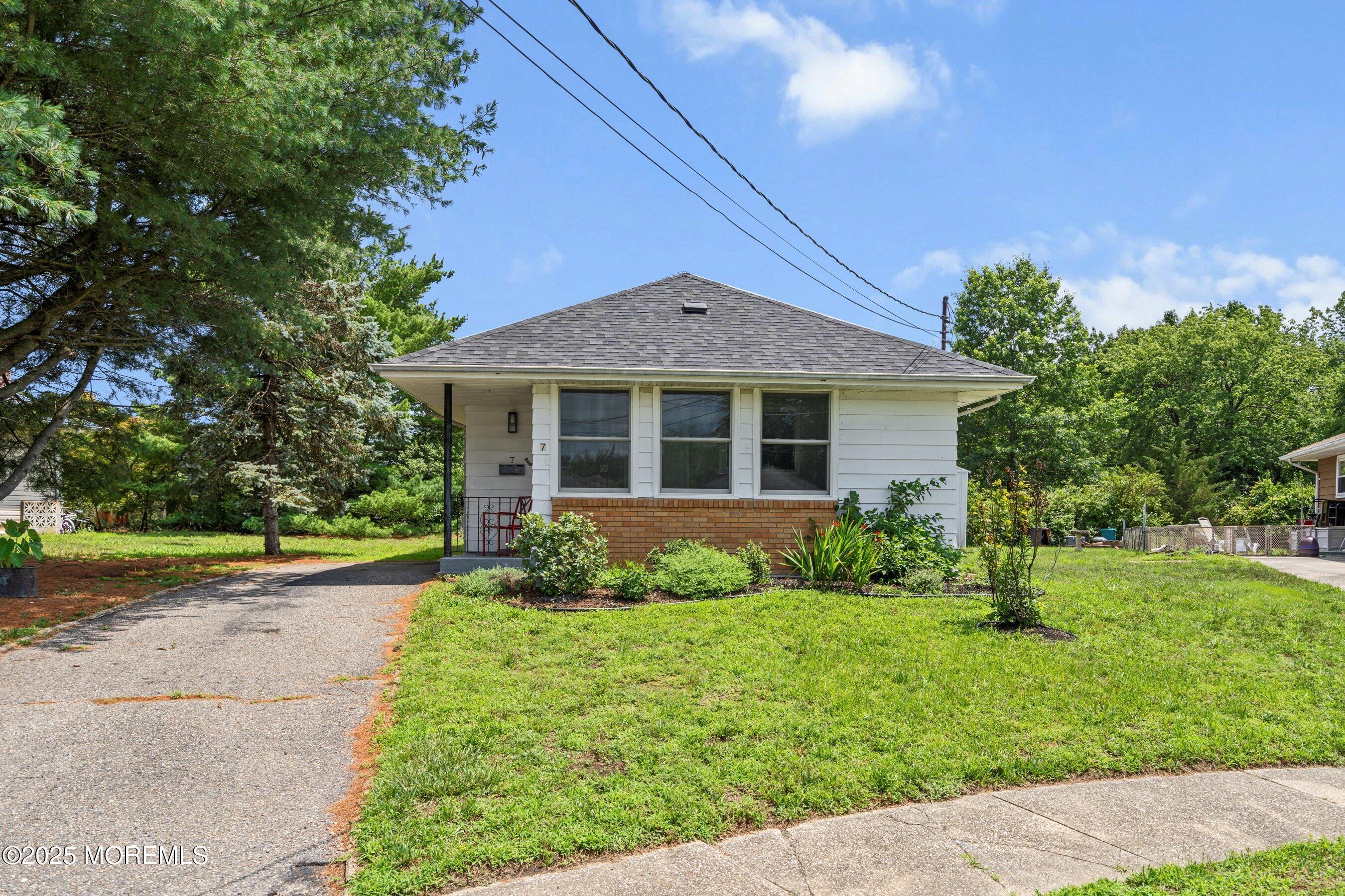 Property Photo:  7 Bear Mountain Court  NJ 08753 