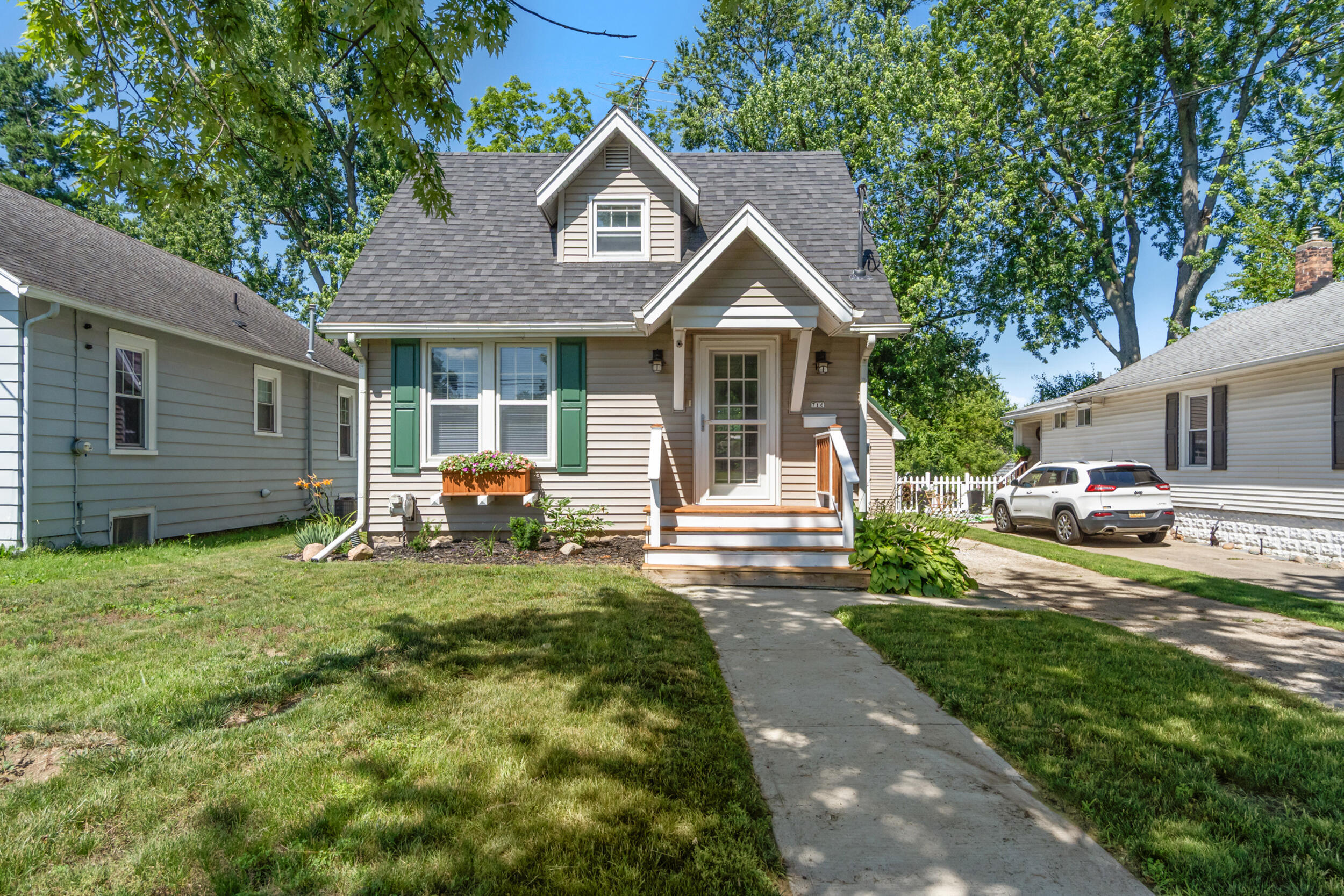 Property Photo: 716 17th Street MI 49203