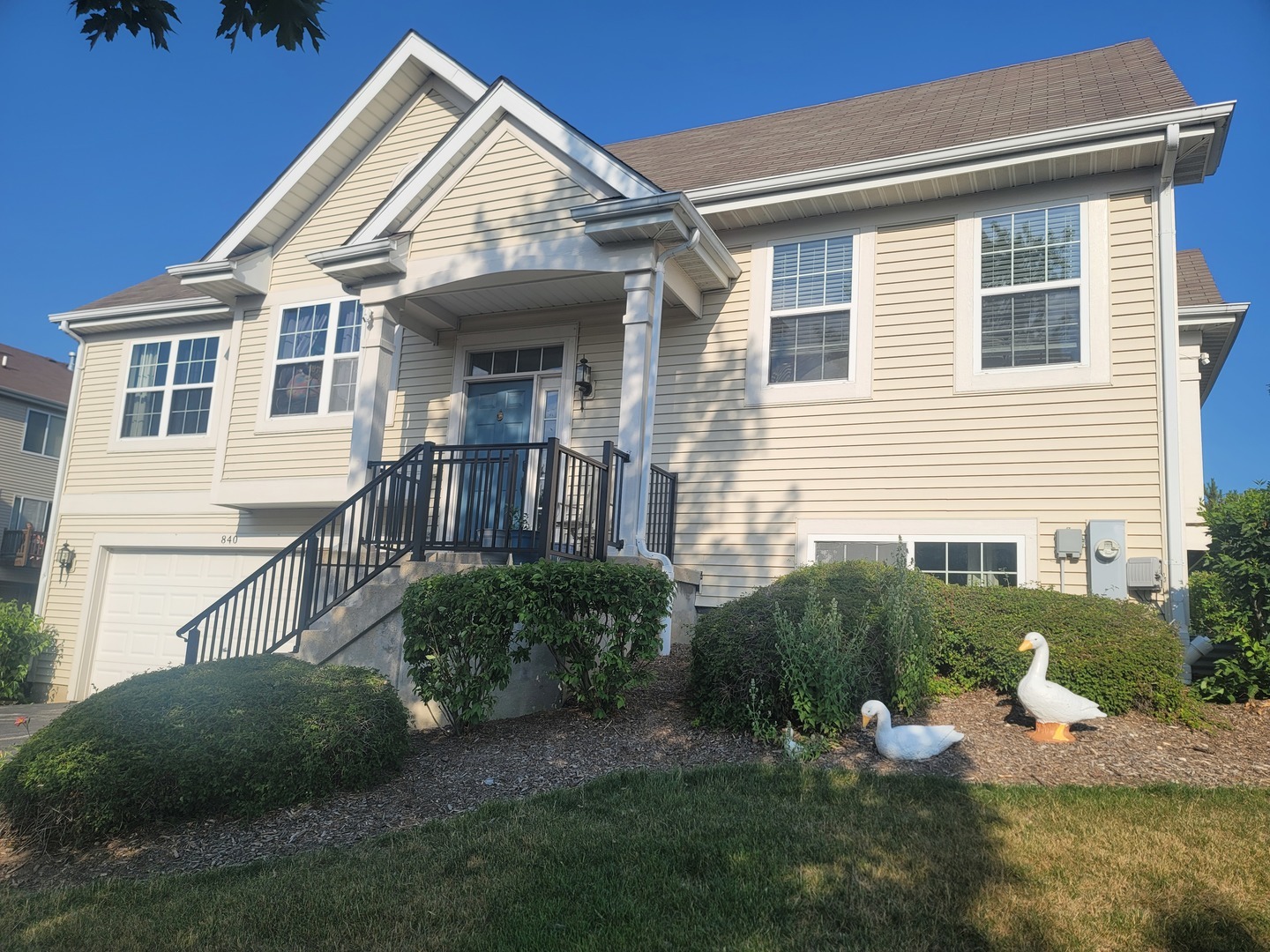 Property Photo:  840 Clover Lane  IL 60140 