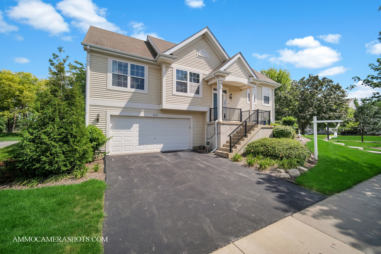 Property Photo: 840 Clover Lane IL 60140