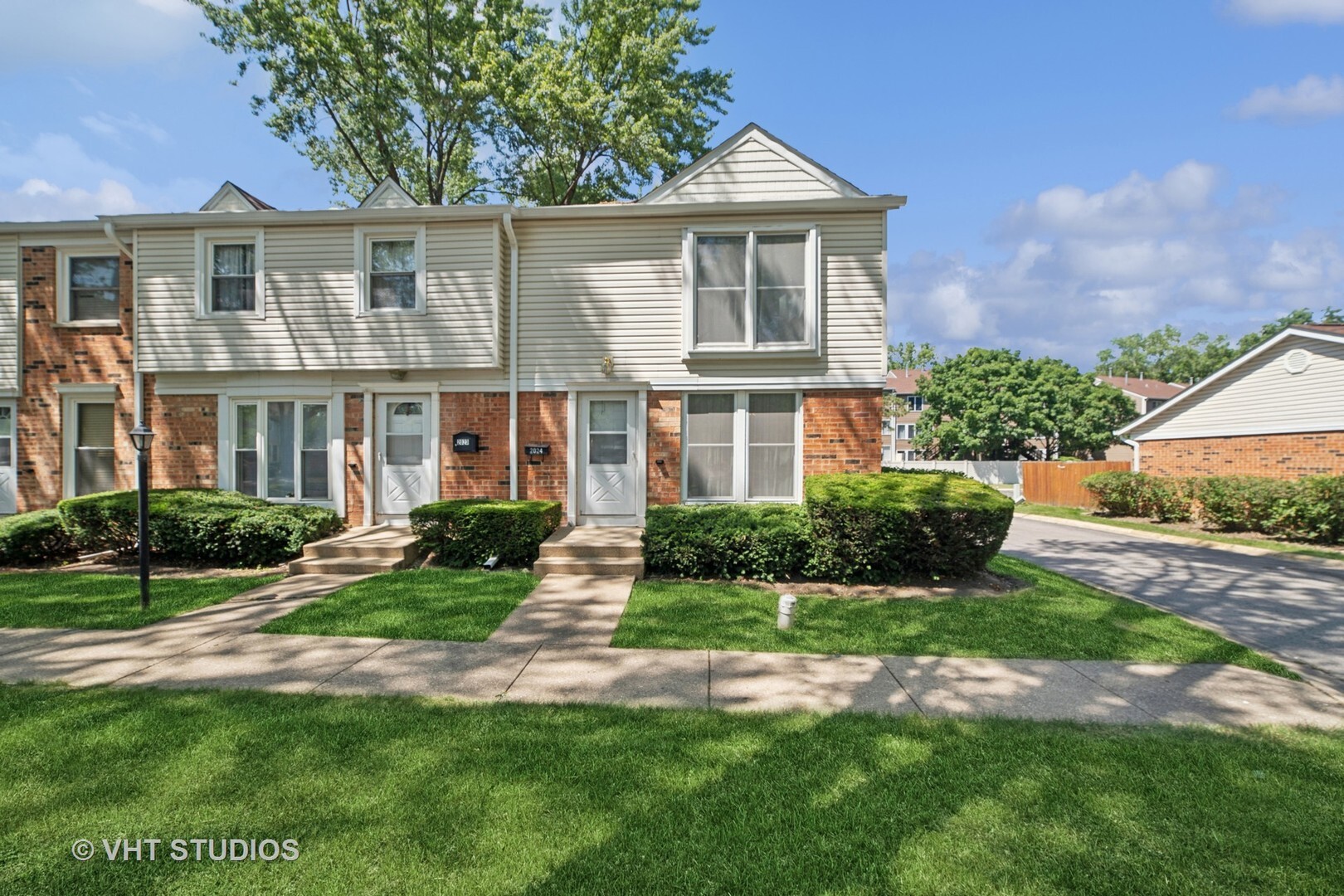 Property Photo:  2024 Duxbury Court  IL 60107 