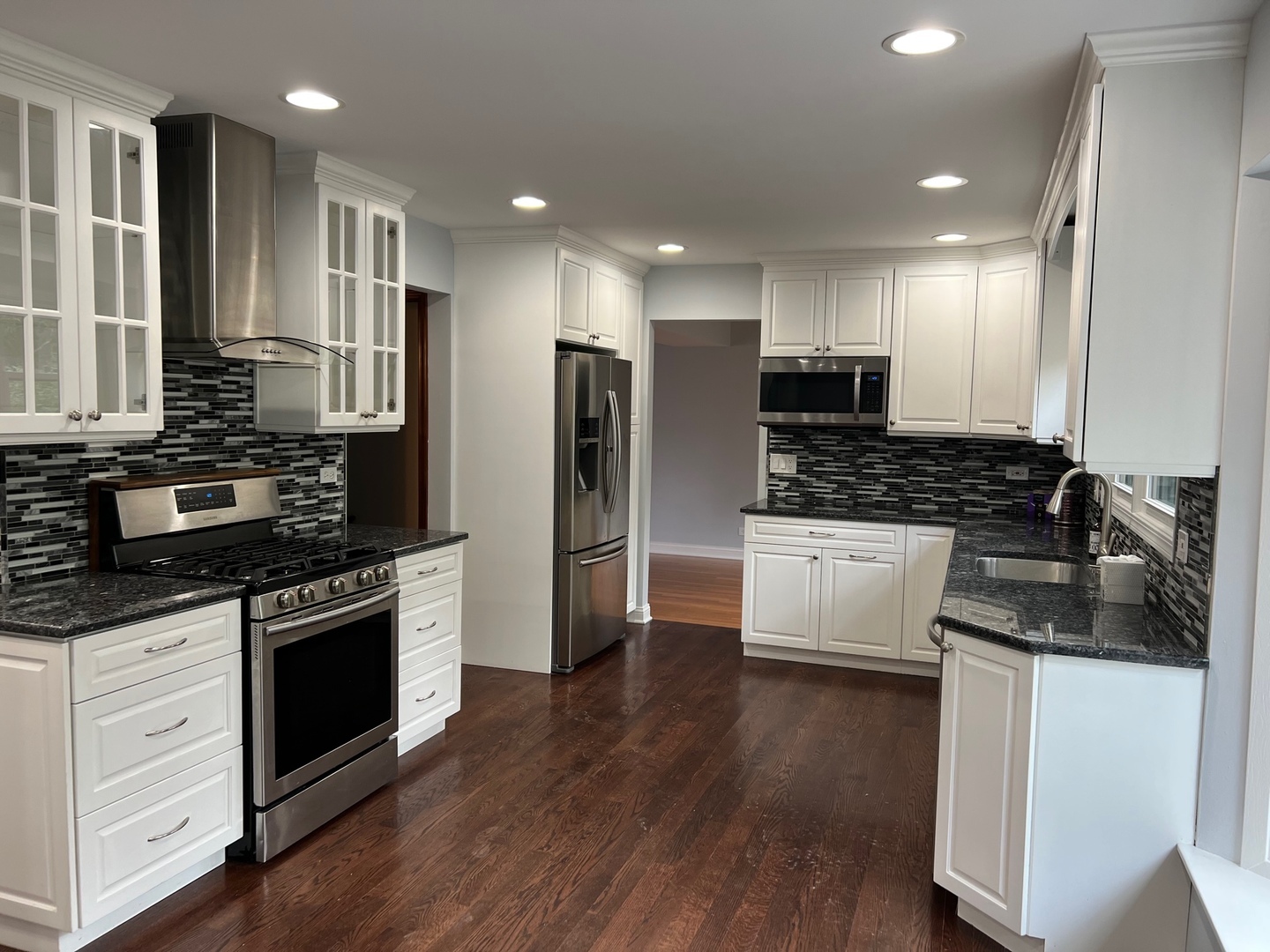Property Photo: 926 Aspen Drive IL 60148