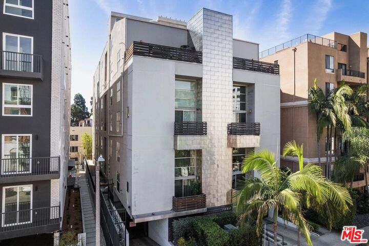Property Photo: 7062 Hawthorn Avenue 101 CA 90028
