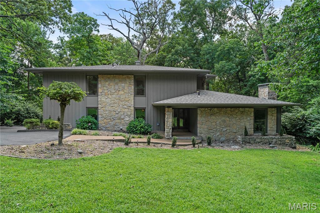 925 Mason Wood Drive  Town and Country MO 63141 photo