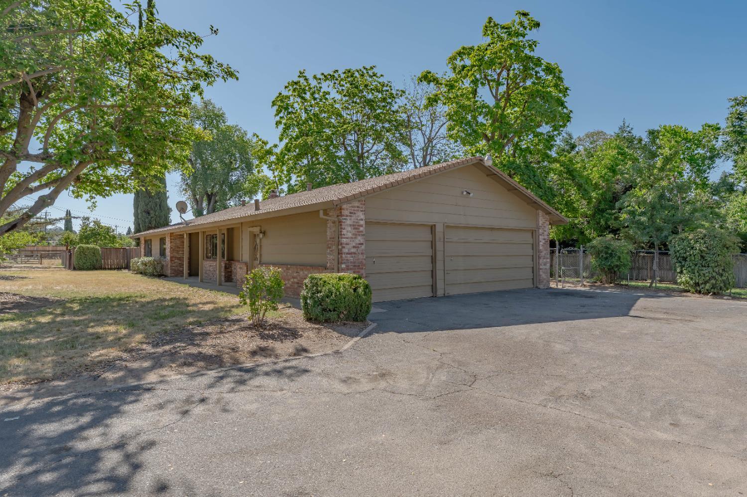 Property Photo: 6740 Eureka Road CA 95746