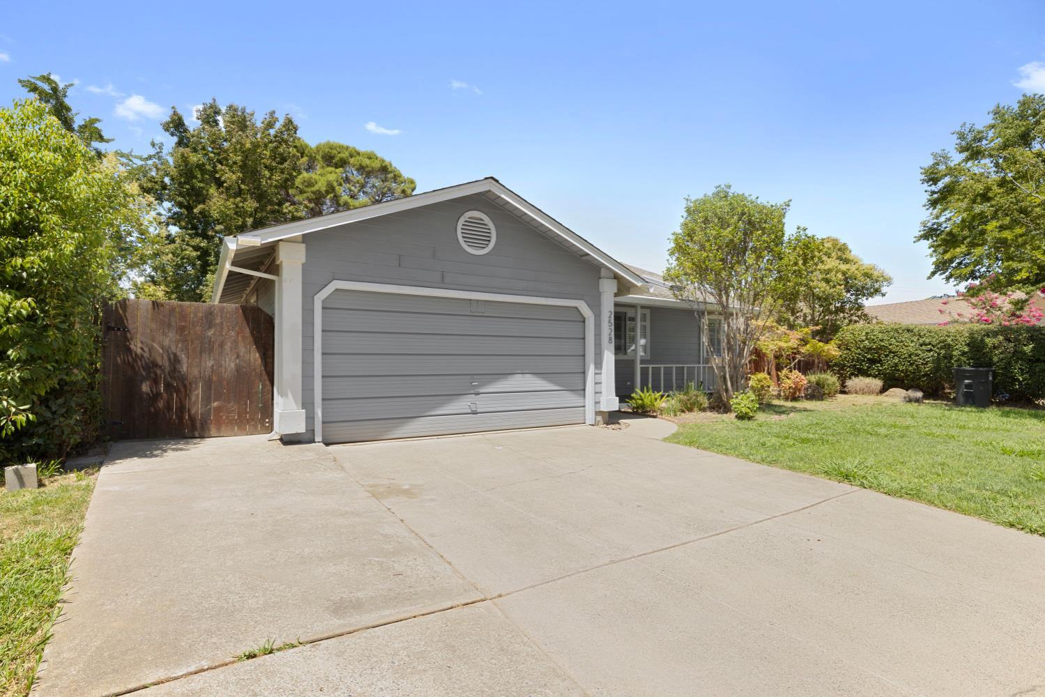 Property Photo: 2528 Cabernet Way CA 95670