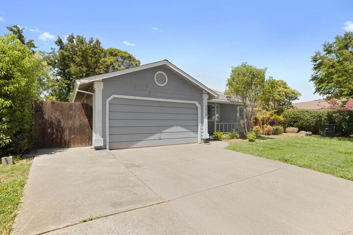 Property Photo:  2528 Cabernet Way  CA 95670 