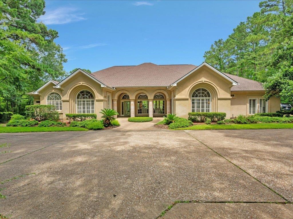 Property Photo: 2102 Brentwood Drive TX 75901