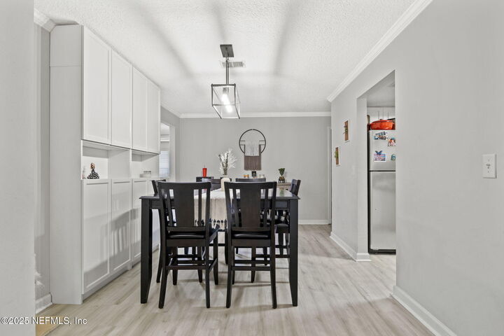 Property Photo: 6528 Valerosa Court 4 FL 32217