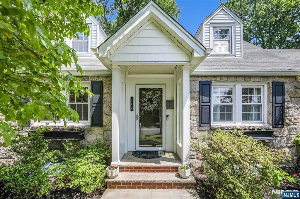 Property Photo:  742 Oradell Avenue  NJ 07649 