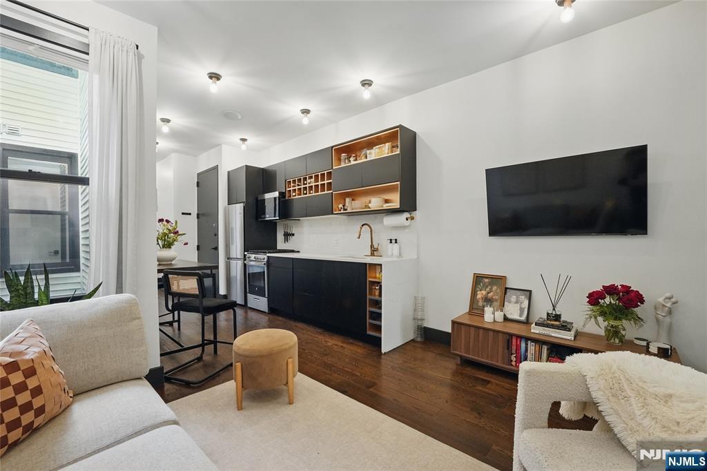 Property Photo: 43 Thorne Street 1B NJ 07307