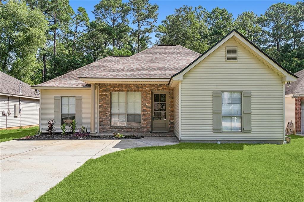 Property Photo: 739 Chevreuil Street LA 70448