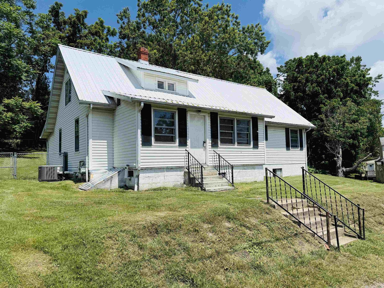 Property Photo:  405 Wilson Avenue  VA 24060 