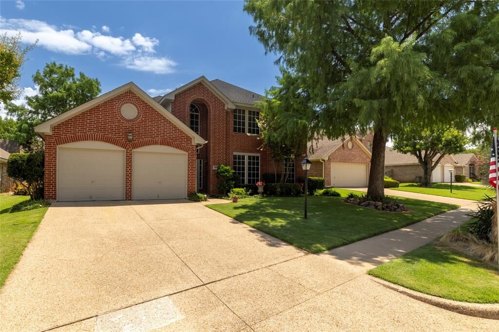 Property Photo:  1304 Hillary Lane  TX 76012 