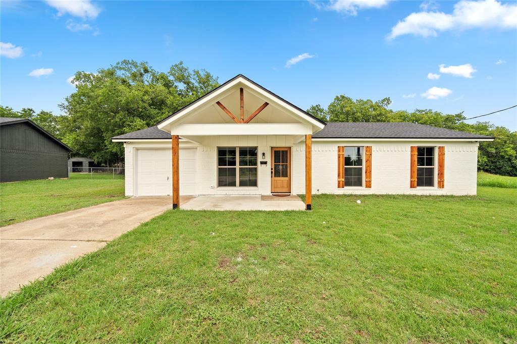 Property Photo: 200 Alamo Drive TX 76657