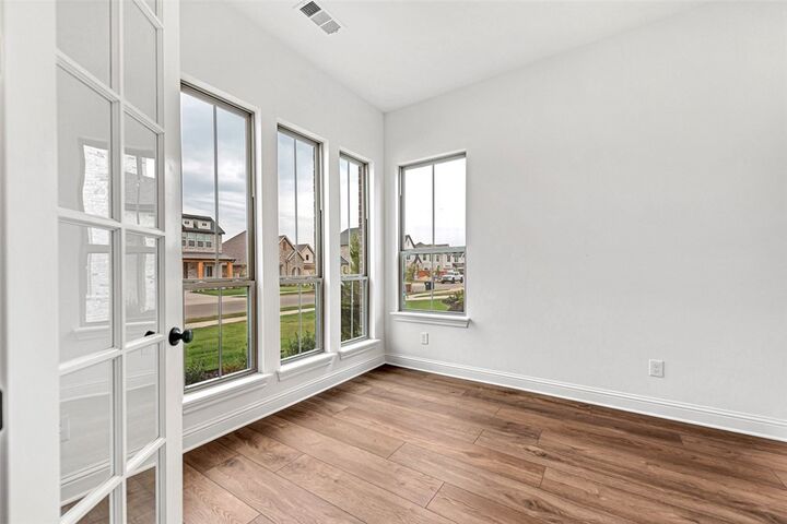 Property Photo:  3005 S 14th Street  AR 72758 