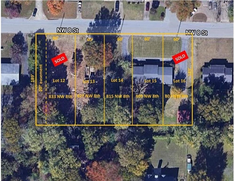 Property Photo:  827 NW 8th Street  AR 72712 