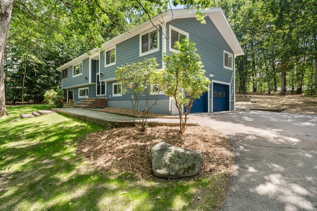 Property Photo:  4 Castle Hill Rd  NH 03087 