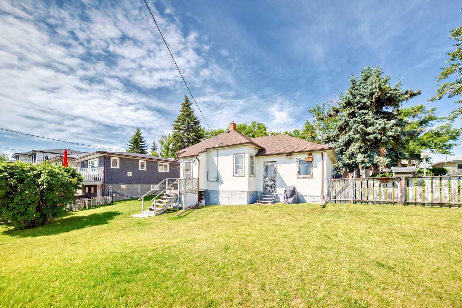 Property Photo:  1512 Child Avenue NE  AB T2E 5E4 