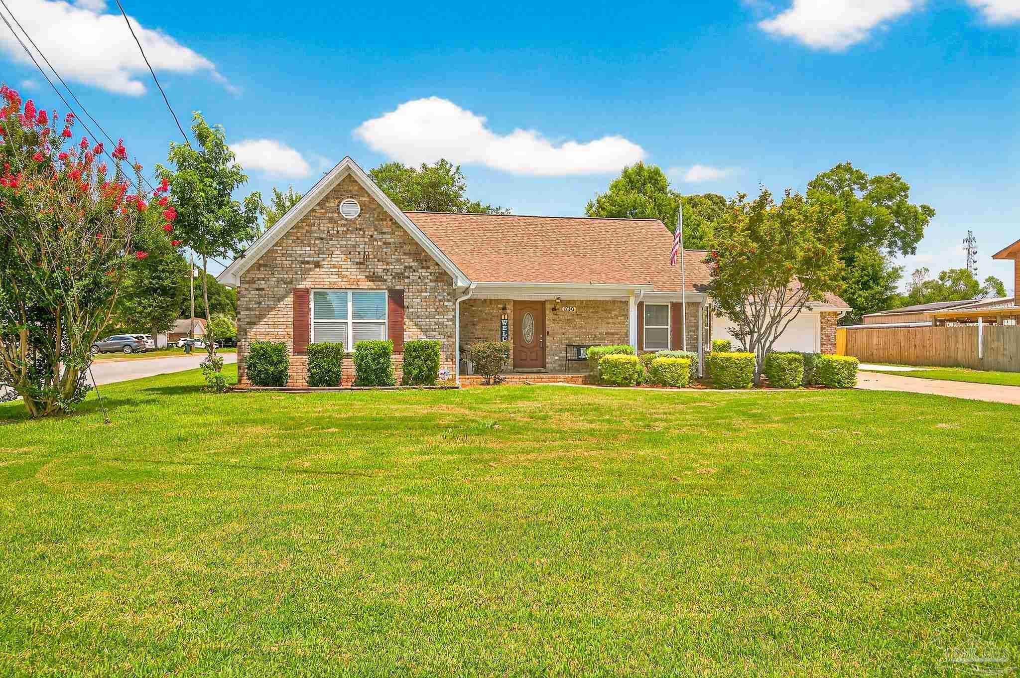 Property Photo: 836 Valley Ridge Cir FL 32514