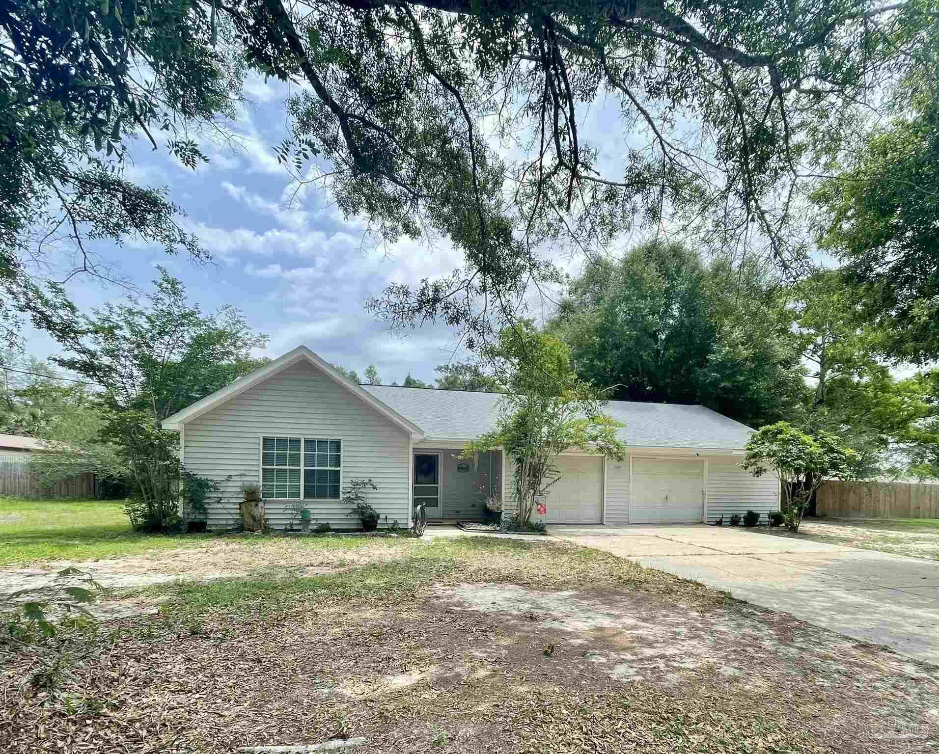 Property Photo: 5500 Cox Rd FL 32583
