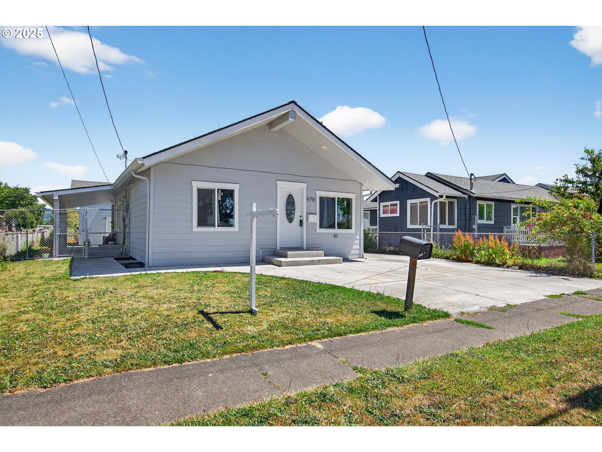 Property Photo:  970 9th Ave  WA 98632 