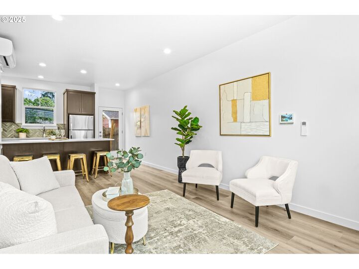 Property Photo: 5473 N Fessenden St OR 97203