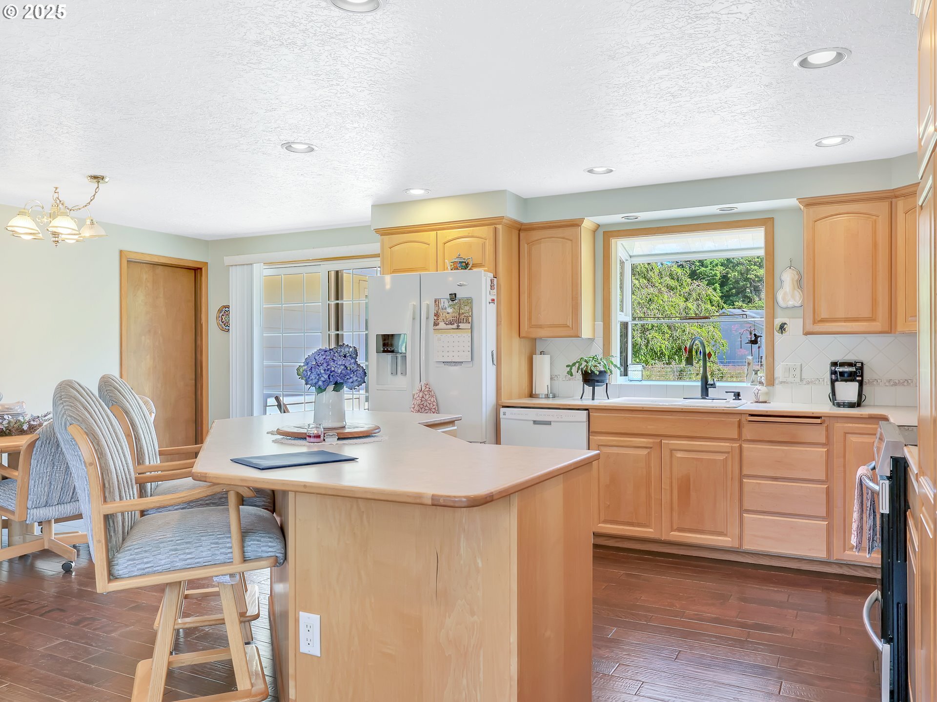 Property Photo: 40116 Riverview Ter OR 97103