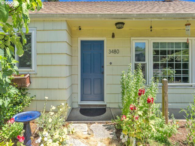 Property Photo:  3480 Neef Ave  OR 97302 