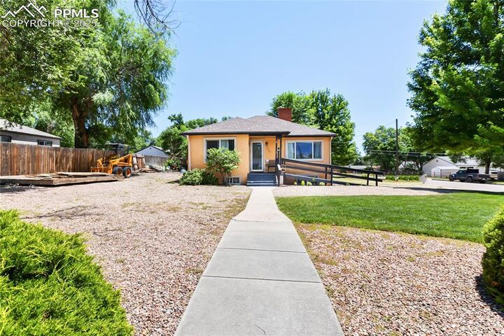 Property Photo: 1007 Iowa Avenue CO 80909