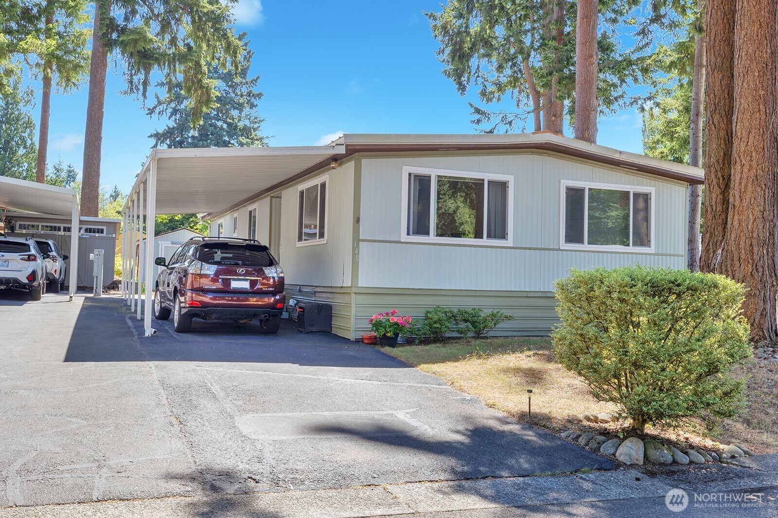 Property Photo: 18425 NE 95th Street 148 WA 98052