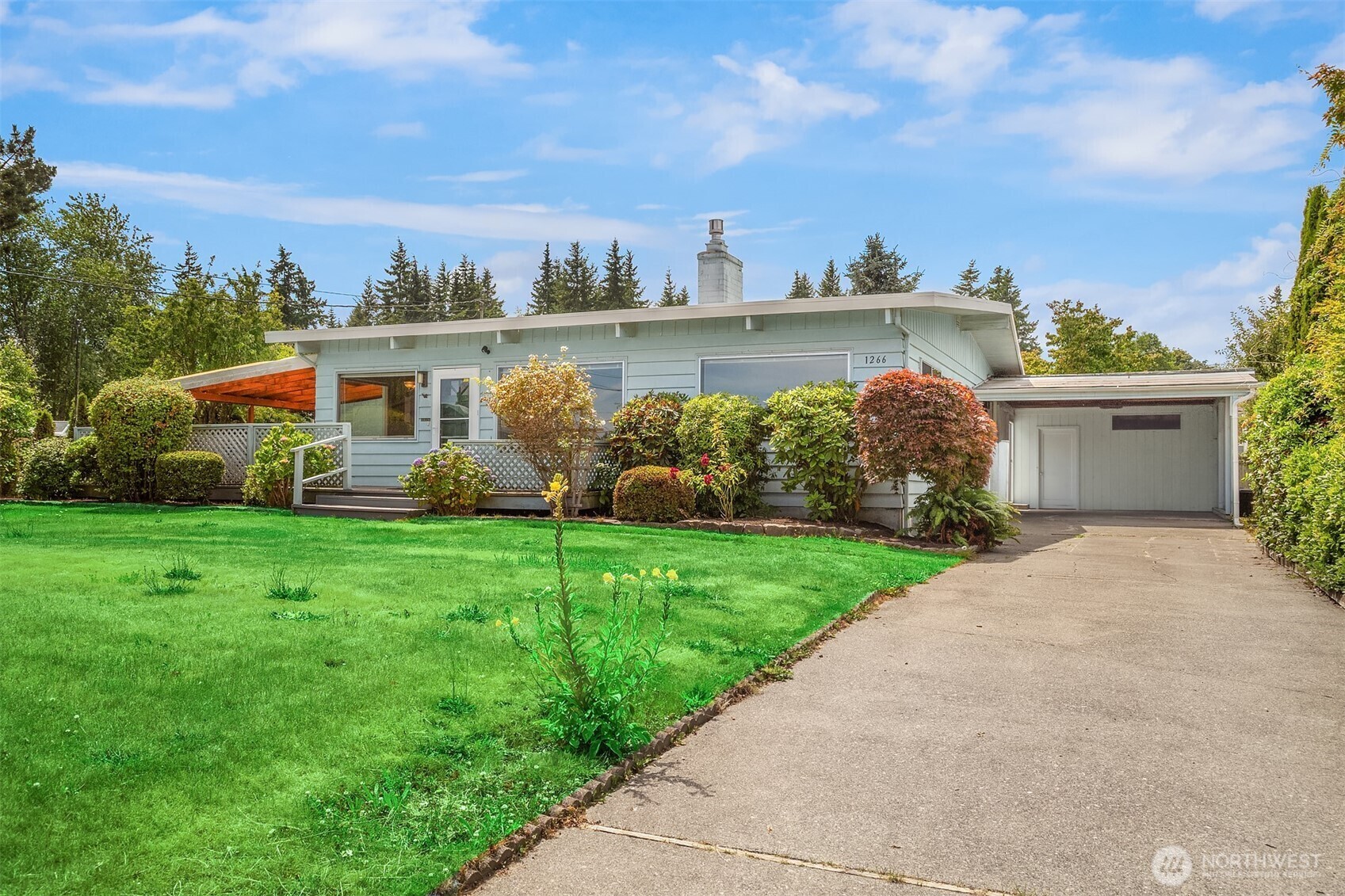 Property Photo: 1266 Terrace Place WA 98282