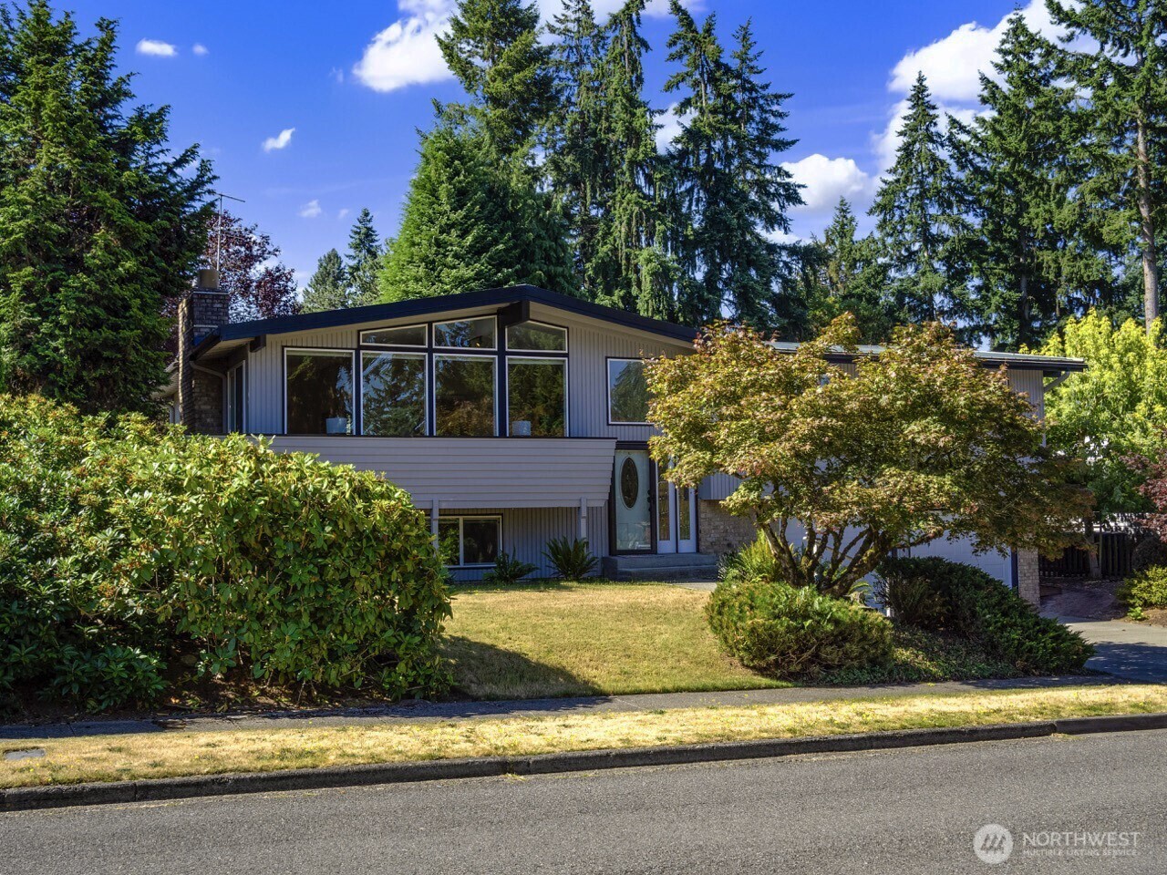 Property Photo: 12143 SE 68th Place WA 98006