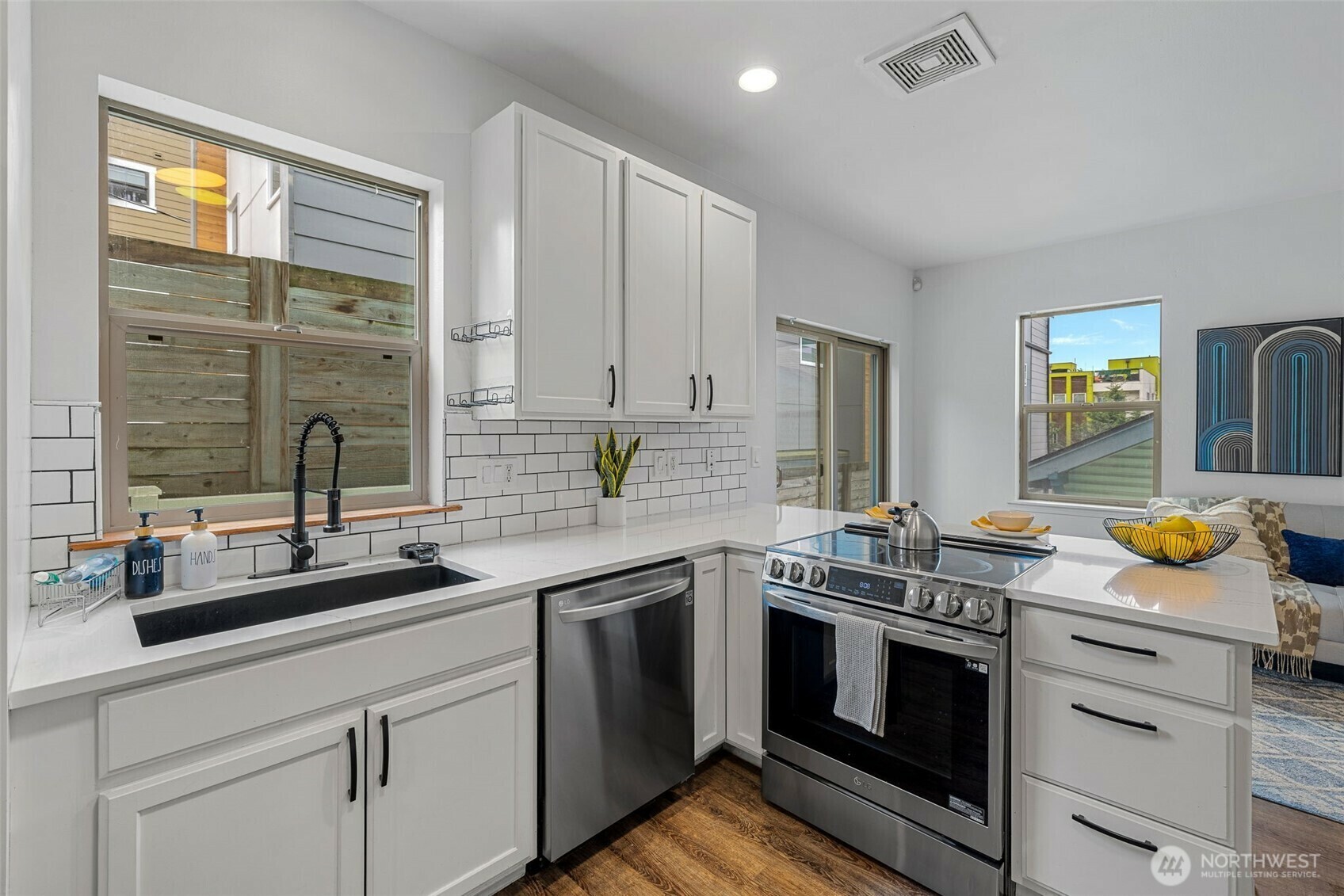 Property Photo: 4802 Delridge Way SW WA 98106