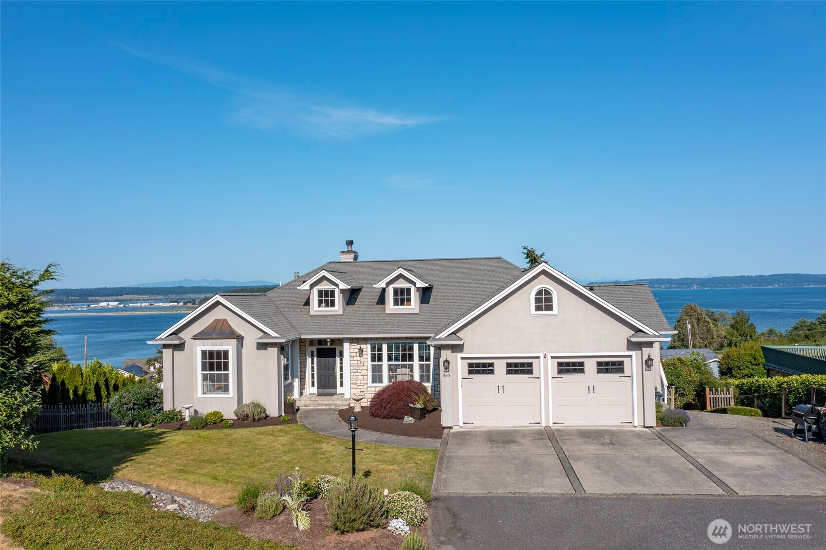 560 SW Waterloo Avenue  Oak Harbor WA 98277 photo