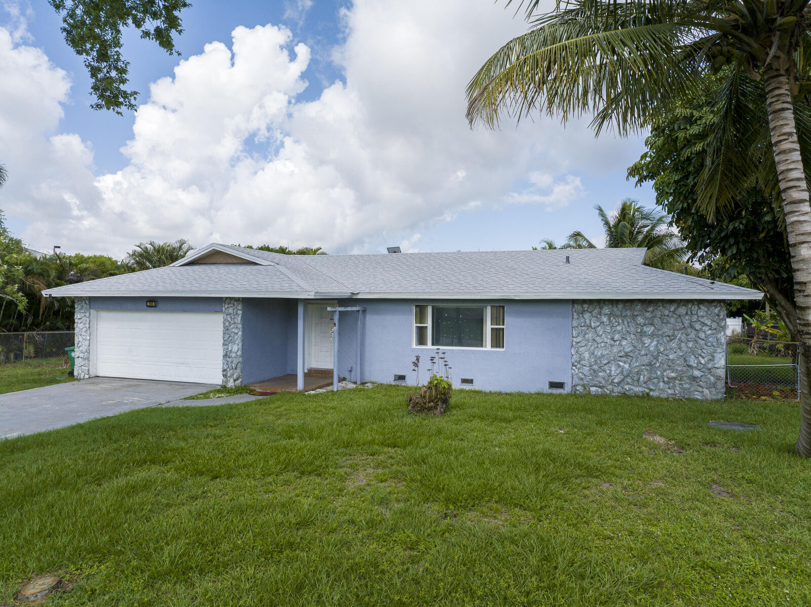 Property Photo: 106 NW Broadview Street FL 34983