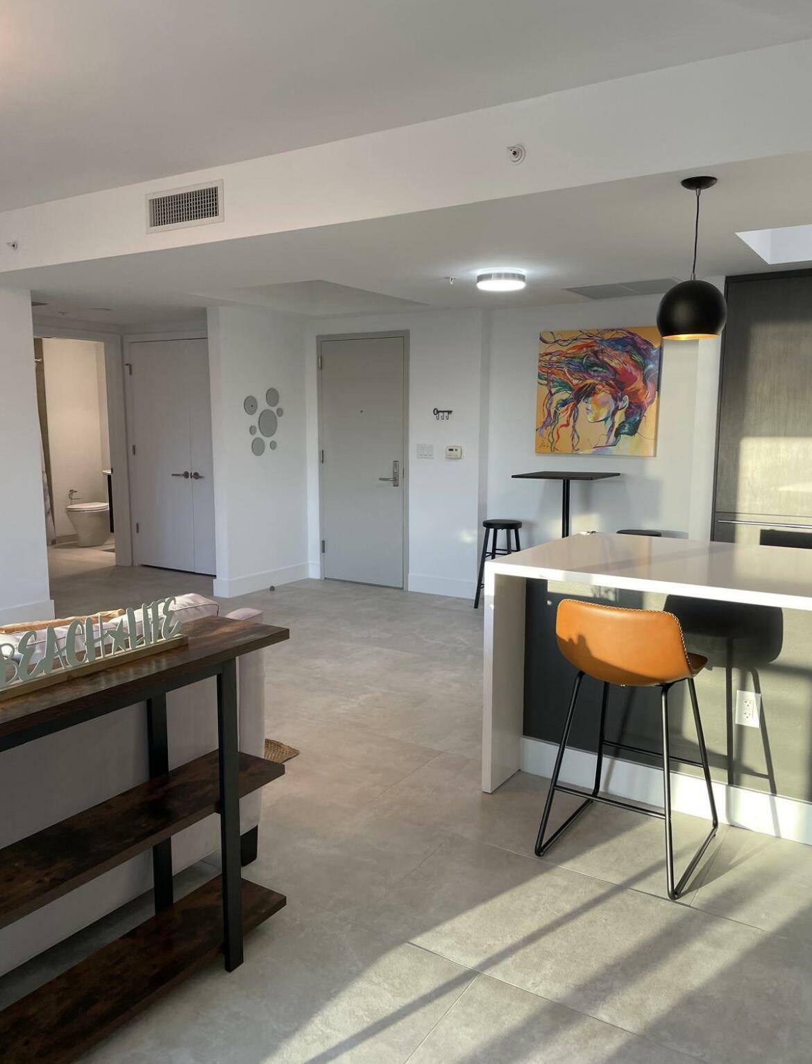 Property Photo: 1180 N Federal Highway 1009 FL 33304