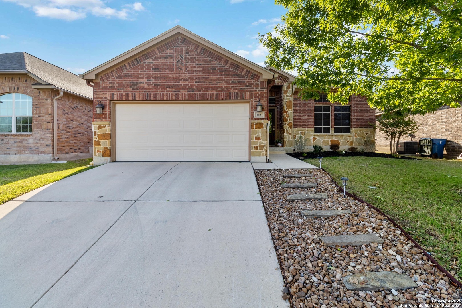 Property Photo: 5618 Thunder Oaks TX 78261