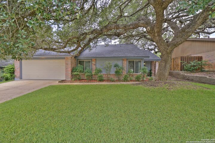 Property Photo:  16535 Fox Knl  TX 78247 