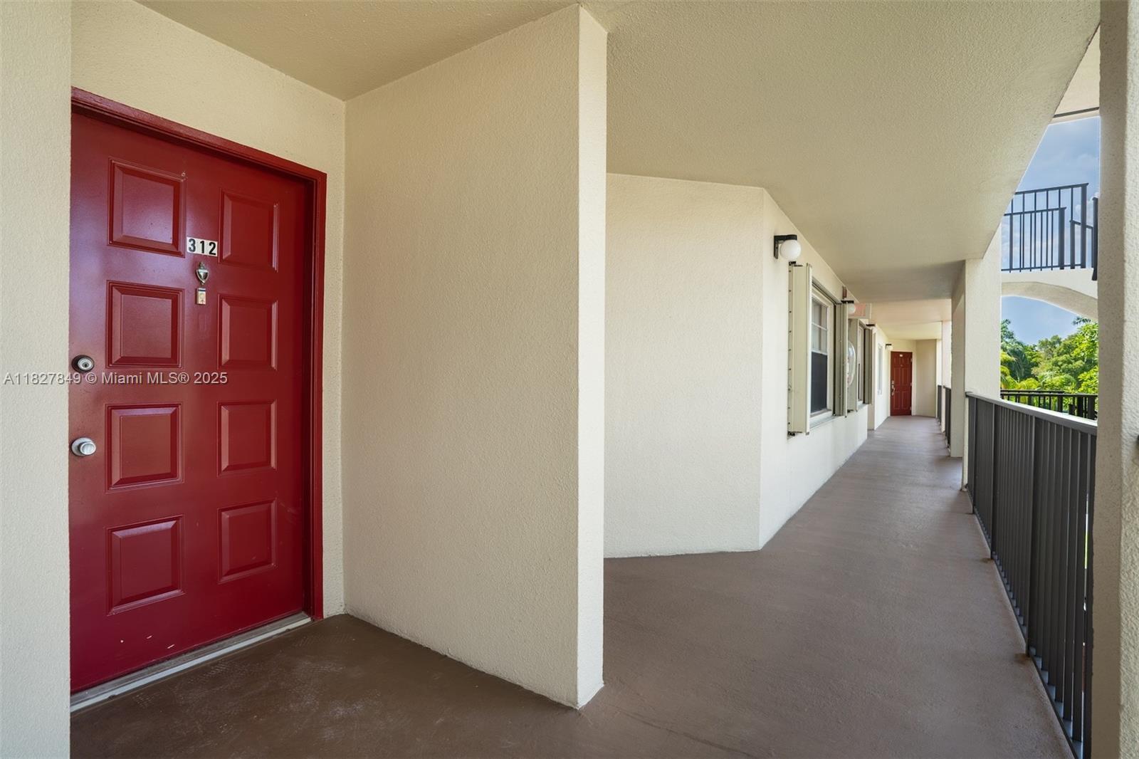Property Photo: 1000 SW 128th Ter 312V FL 33027