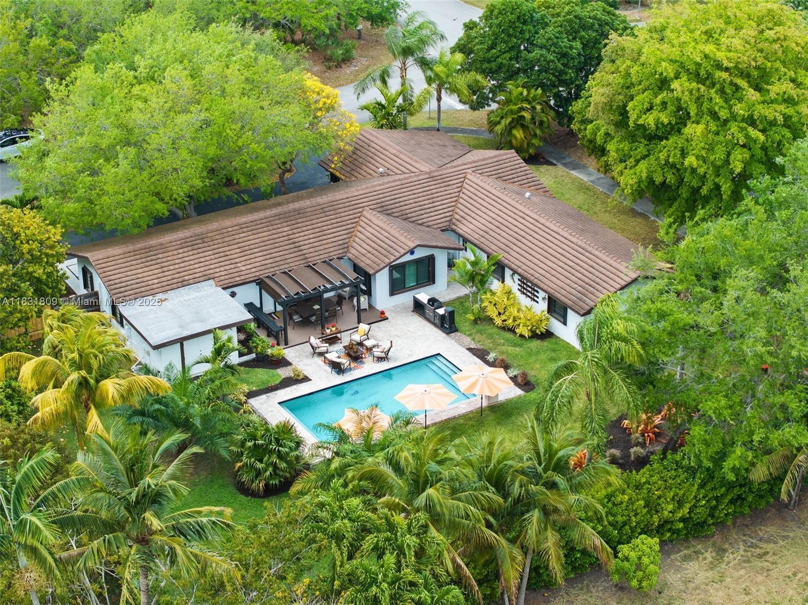 Property Photo: 17605 SW 86th Ave FL 33157